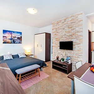  Apartament F&r